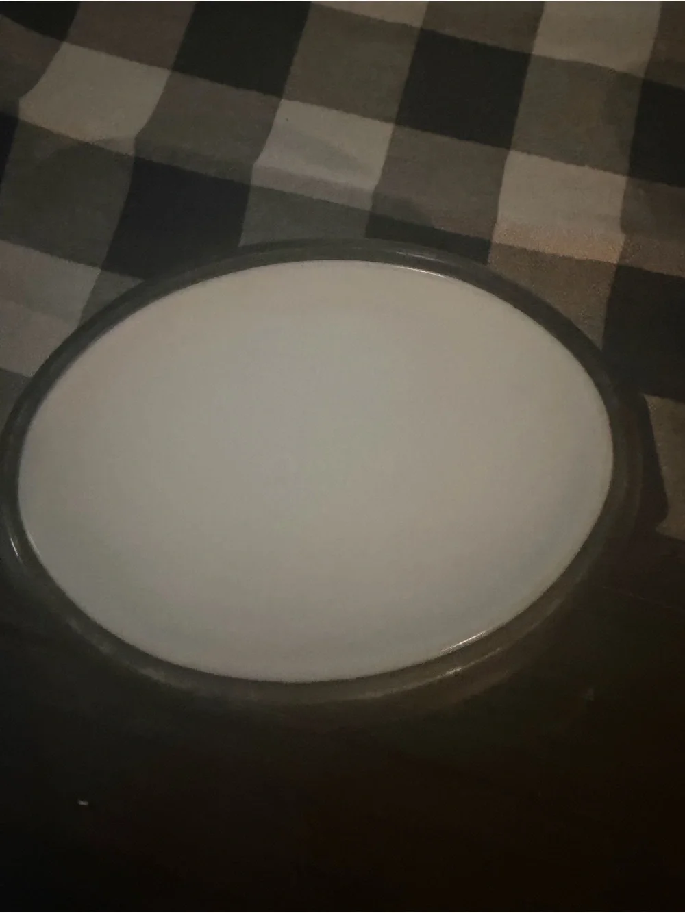 This is a vintage Pyrex 